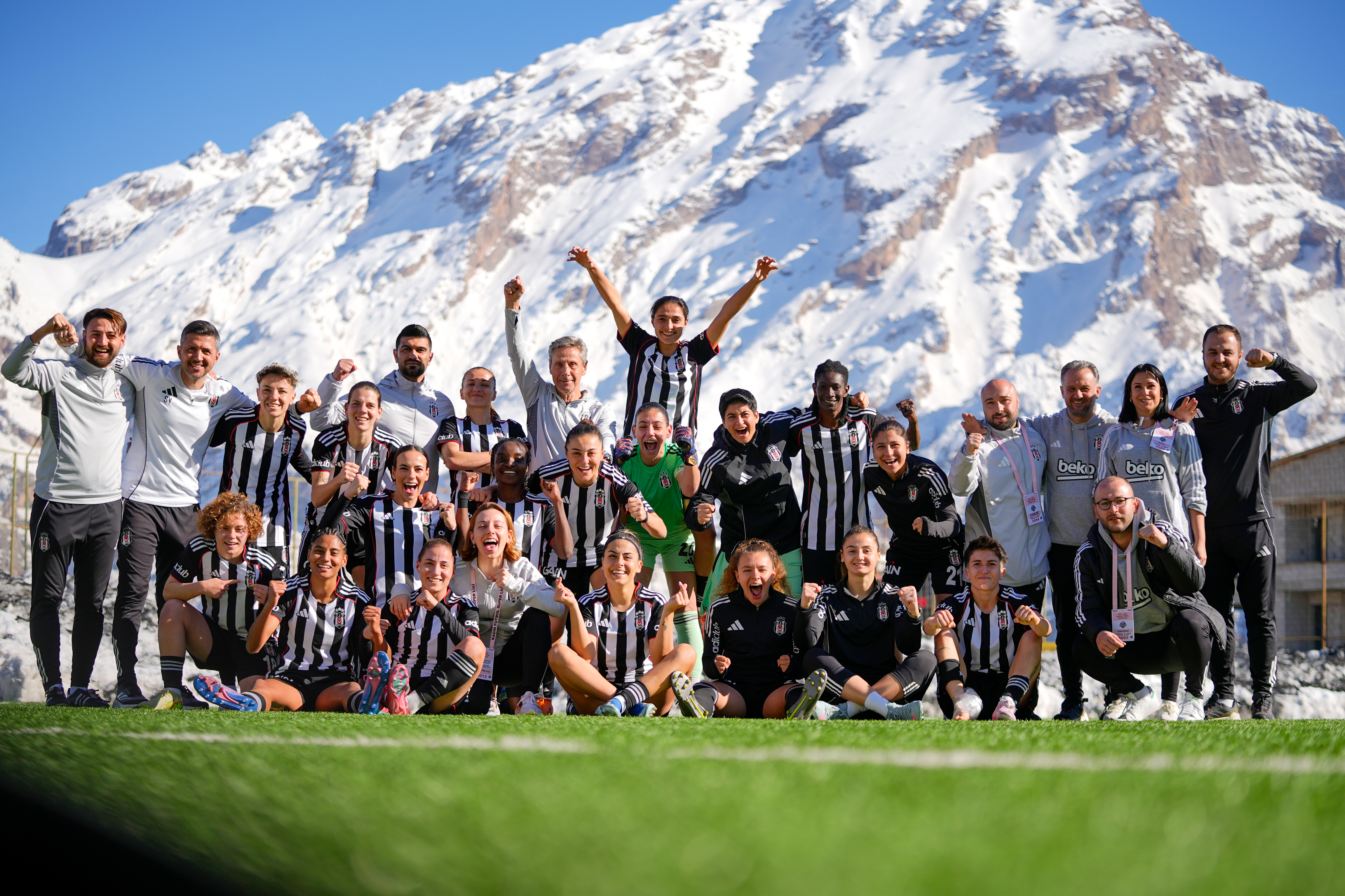 KADIN FUTBOLU ANTRENÖRLÜĞÜ UZMANLIK EĞİTİMİ